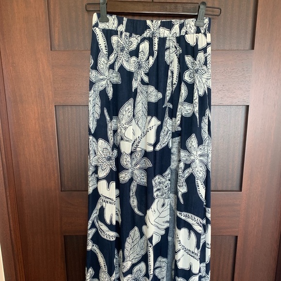 Floral Two Piece Set - Picture 6 of 7